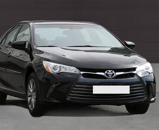 租赁 Toyota Camry 的正面视图，在埃里温, 亚美尼亚 ✓ 汽车编号 #1165。✓ Automatic 变速箱 ✓ 0 评论。