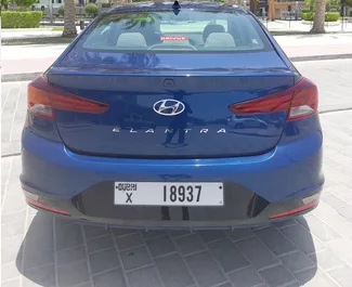 在 阿联酋 租赁 Hyundai Elantra 2022 汽车，特点包括 ✓ 使用 Petrol 燃料和 128 马力 ➤ 起价 78 AED 每天。