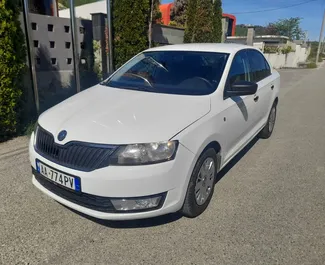 租赁 Skoda Rapid 的正面视图，在地拉那, 阿尔巴尼亚 ✓ 汽车编号 #6534。✓ Automatic 变速箱 ✓ 2 评论。