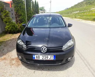 租车 Volkswagen Golf 6 #6552 Automatic 在 在地拉那，配备 2.0L 发动机 ➤ 来自 阿图尔 在阿尔巴尼亚。