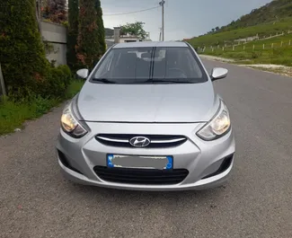 租车 Hyundai Accent #6533 Manual 在 在地拉那，配备 1.6L 发动机 ➤ 来自 阿图尔 在阿尔巴尼亚。