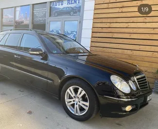 租赁 Mercedes-Benz E220 的正面视图，在地拉那, 阿尔巴尼亚 ✓ 汽车编号 #4682。✓ Automatic 变速箱 ✓ 4 评论。