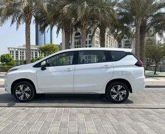 租赁 Mitsubishi Xpander 的正面视图，在迪拜, 阿联酋 ✓ 汽车编号 #5127。✓ Automatic 变速箱 ✓ 0 评论。