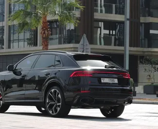 Audi RS Q8 2022 的 Petrol 4.0L 发动机，在 在迪拜 出租。