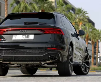 Audi RS Q8 2022 在 在迪拜 可租赁，具有 250 km/day 里程限制。