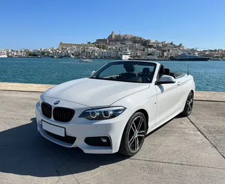 在 在西班牙 租赁 BMW 218i Cabrio 2020 汽车，特点包括 ✓ 使用 Petrol 燃料和 150 马力 ➤ 起价 110 EUR 每天。