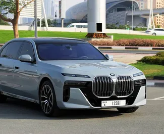 租赁 BMW 735i 的正面视图，在迪拜, 阿联酋 ✓ 汽车编号 #6648。✓ Automatic 变速箱 ✓ 0 评论。