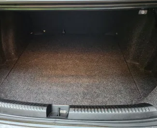 Volkswagen Jetta 2017 在 在库塔伊西 可租赁，具有 unlimited 里程限制。