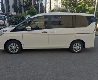 在 在塞浦路斯 租赁 Nissan Serena 2021 汽车，特点包括 ✓ 使用 Petrol 燃料和 150 马力 ➤ 起价 56 EUR 每天。