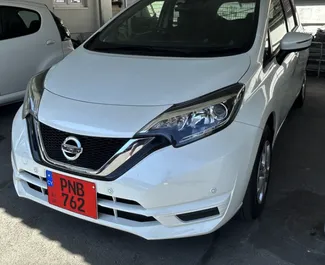 租赁 Nissan Note 的正面视图，在利马索尔, 塞浦路斯 ✓ 汽车编号 #6694。✓ Automatic 变速箱 ✓ 2 评论。