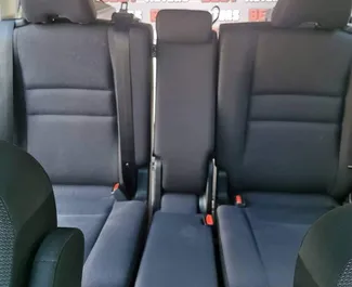 Nissan Serena 2019 在 在拉纳卡 可租赁，具有 unlimited 里程限制。