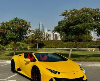 在 阿联酋 租赁 Lamborghini Huracan Evo Cabrio 2023 汽车，特点包括 ✓ 使用 Petrol 燃料和 631 马力 ➤ 起价 2900 AED 每天。