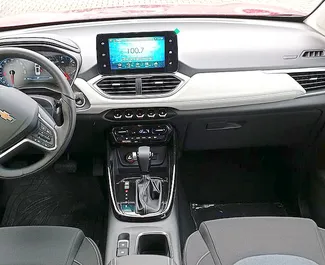 Chevrolet Captiva 内饰，在捷克 出租。一辆优秀的 7 座位车，配备 Automatic 变速箱。