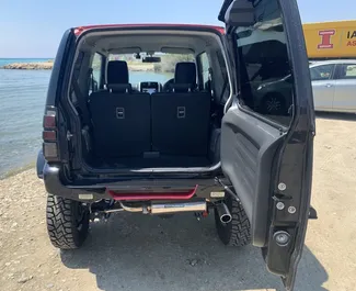 Suzuki Jimny 内饰，在塞浦路斯 出租。一辆优秀的 4 座位车，配备 Automatic 变速箱。