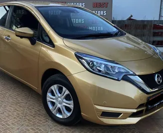 租赁 Nissan Note 的正面视图，在拉纳卡, 塞浦路斯 ✓ 汽车编号 #6805。✓ Automatic 变速箱 ✓ 0 评论。