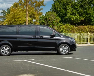 Mercedes-Benz Vito 2019 的 Petrol 2.5L 发动机，在 在迪拜 出租。