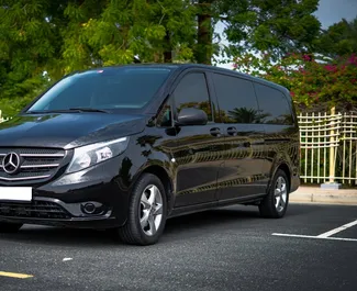 租车 Mercedes-Benz Vito #7092 Automatic 在 在迪拜，配备 2.5L 发动机 ➤ 来自 何塞 阿联酋。