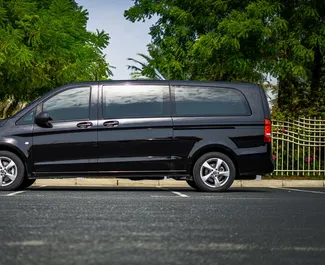 Mercedes-Benz Vito 2019 在 在迪拜 可租赁，具有 200 km/day 里程限制。