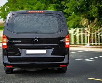 Mercedes-Benz Vito 内饰，阿联酋 出租。一辆优秀的 8 座位车，配备 Automatic 变速箱。