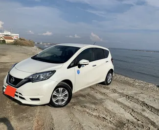 租赁 Nissan Note 的正面视图，在拉纳卡, 塞浦路斯 ✓ 汽车编号 #7068。✓ Automatic 变速箱 ✓ 0 评论。