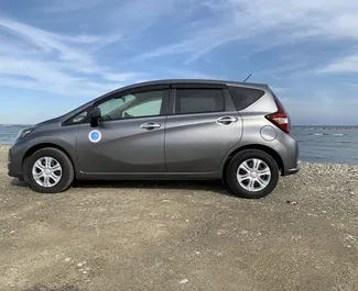 在 在塞浦路斯 租赁 Nissan Note 2019 汽车，特点包括 ✓ 使用 Petrol 燃料和 120 马力 ➤ 起价 25 EUR 每天。