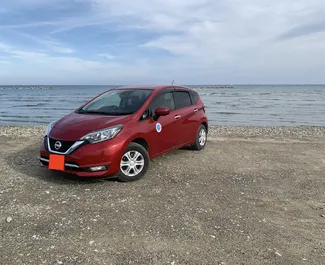 租赁 Nissan Note 的正面视图，在拉纳卡, 塞浦路斯 ✓ 汽车编号 #7071。✓ Automatic 变速箱 ✓ 0 评论。