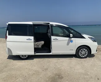 在 在塞浦路斯 租赁 Nissan Serena 2020 汽车，特点包括 ✓ 使用 Hybrid 燃料和 178 马力 ➤ 起价 40 EUR 每天。