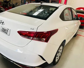 Hyundai Accent 2022 的 Petrol 1.6L 发动机，在 在迪拜 出租。