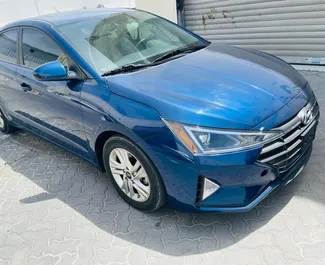 在 阿联酋 租赁 Hyundai Elantra 2019 汽车，特点包括 ✓ 使用 Petrol 燃料和 120 马力 ➤ 起价 80 AED 每天。