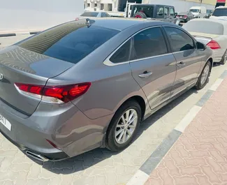 Hyundai Sonata 2018 的 Petrol 2.0L 发动机，在 在迪拜 出租。