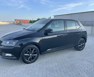 租赁 Skoda Fabia 的正面视图，在都拉斯, 阿尔巴尼亚 ✓ 汽车编号 #7288。✓ Automatic 变速箱 ✓ 7 评论。