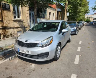 租赁 Kia Rio 的正面视图，在库塔伊西, 格鲁吉亚 ✓ 汽车编号 #7206。✓ Manual 变速箱 ✓ 5 评论。