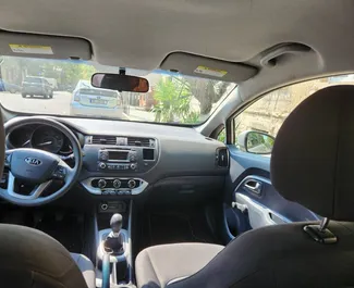 在 在格鲁吉亚 租赁 Kia Rio 2014 汽车，特点包括 ✓ 使用 Petrol 燃料和 130 马力 ➤ 起价 80 GEL 每天。