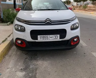 租赁 Citroen C3 的正面视图，在阿加迪尔机场, 摩洛哥 ✓ 汽车编号 #7538。✓ Manual 变速箱 ✓ 2 评论。