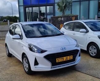 租赁 Hyundai i10 的正面视图，在毛里求斯机场, 毛里求斯 ✓ 汽车编号 #7372。✓ Automatic 变速箱 ✓ 0 评论。