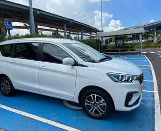 租赁 Suzuki Ertiga 的正面视图，在毛里求斯机场, 毛里求斯 ✓ 汽车编号 #7367。✓ Automatic 变速箱 ✓ 0 评论。