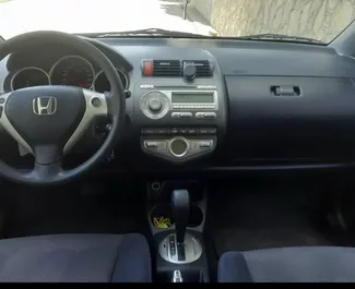 租车 Honda Jazz #7424 Automatic 在 在都拉斯，配备 1.4L 发动机 ➤ 来自 Erald 在阿尔巴尼亚。