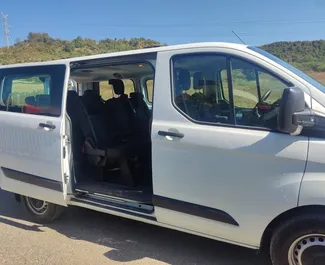 在 在阿尔巴尼亚 租赁 Ford Tourneo Custom 2014 汽车，特点包括 ✓ 使用 Diesel 燃料和 120 马力 ➤ 起价 80 EUR 每天。