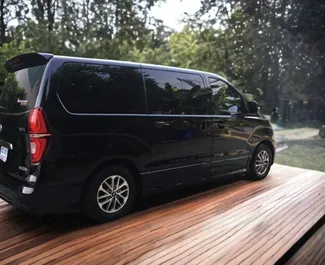 租赁 Hyundai H1 的正面视图，在曼谷, 泰国 ✓ 汽车编号 #7419。✓ Automatic 变速箱 ✓ 1 评论。