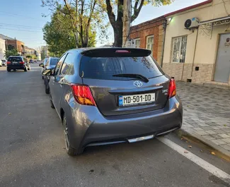 在 在格鲁吉亚 租赁 Toyota Yaris 2016 汽车，特点包括 ✓ 使用 Petrol 燃料和 120 马力 ➤ 起价 90 GEL 每天。