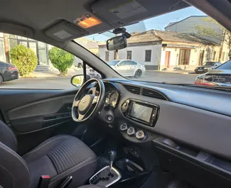 Toyota Yaris 租赁。在 在格鲁吉亚 出租的 经济, 舒适性 汽车 ✓ Without Deposit ✓ 提供 TPL, CDW, Passengers, Theft 保险选项。