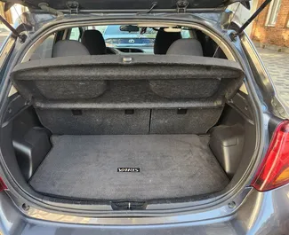 Toyota Yaris 2016 在 在库塔伊西 可租赁，具有 unlimited 里程限制。