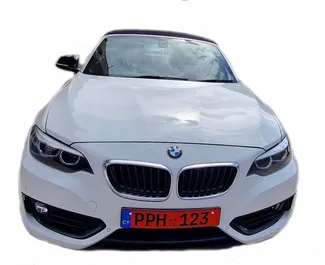 租赁 BMW 218i Cabrio 的正面视图，在帕福斯, 塞浦路斯 ✓ 汽车编号 #7899。✓ Automatic 变速箱 ✓ 1 评论。