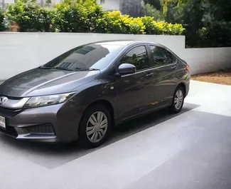 租赁 Honda City 的正面视图，在曼谷, 泰国 ✓ 汽车编号 #7410。✓ Automatic 变速箱 ✓ 4 评论。