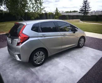 在 在泰国 租赁 Honda Jazz 2022 汽车，特点包括 ✓ 使用 Petrol 燃料和  马力 ➤ 起价 650 THB 每天。