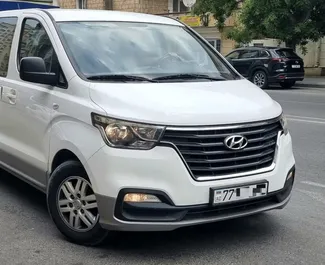 租赁 Hyundai H1 的正面视图，在巴库, 阿塞拜疆 ✓ 汽车编号 #7808。✓ Automatic 变速箱 ✓ 0 评论。