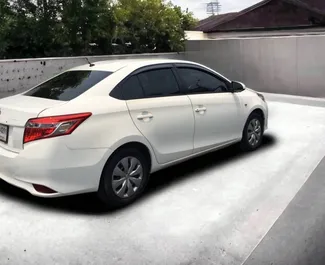 在 在泰国 租赁 Toyota Vios 2022 汽车，特点包括 ✓ 使用 Petrol 燃料和  马力 ➤ 起价 650 THB 每天。