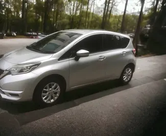 租赁 Nissan Note 的正面视图，在曼谷, 泰国 ✓ 汽车编号 #7408。✓ Automatic 变速箱 ✓ 6 评论。