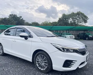 Honda City 租赁。在 在泰国 出租的 经济, 舒适性 汽车 ✓ Deposit of 5000 THB ✓ 提供 TPL, CDW, SCDW 保险选项。