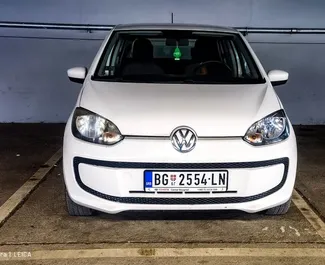 租车 Volkswagen Up! #8370 Manual 在 贝尔格莱德机场，配备 1.0L 发动机 ➤ 来自 苏珊娜 在塞尔维亚。